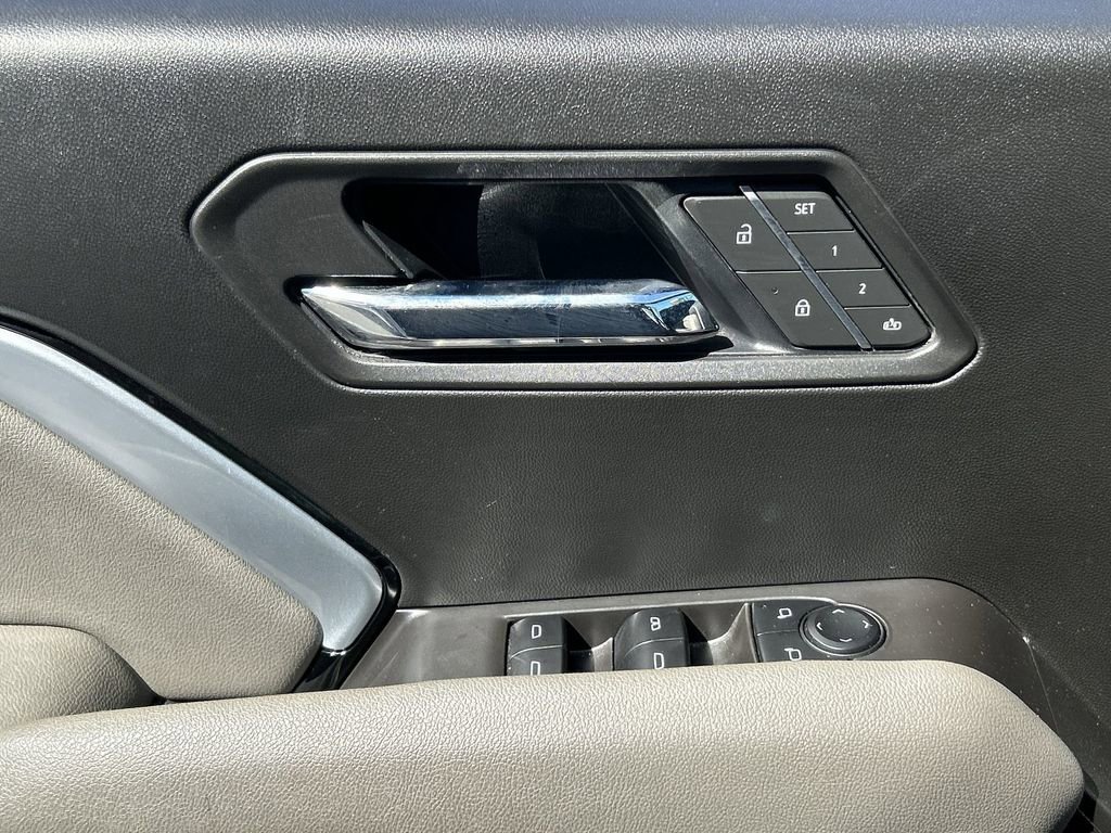 Used 2025 Chevrolet Colorado ZR2 w/ Midnight Edition AWD/4WD image 24