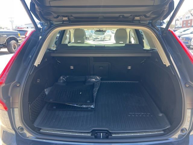 Used 2021 Volvo XC60 T5 Momentum w/ Advanced Package AWD/4WD image 22