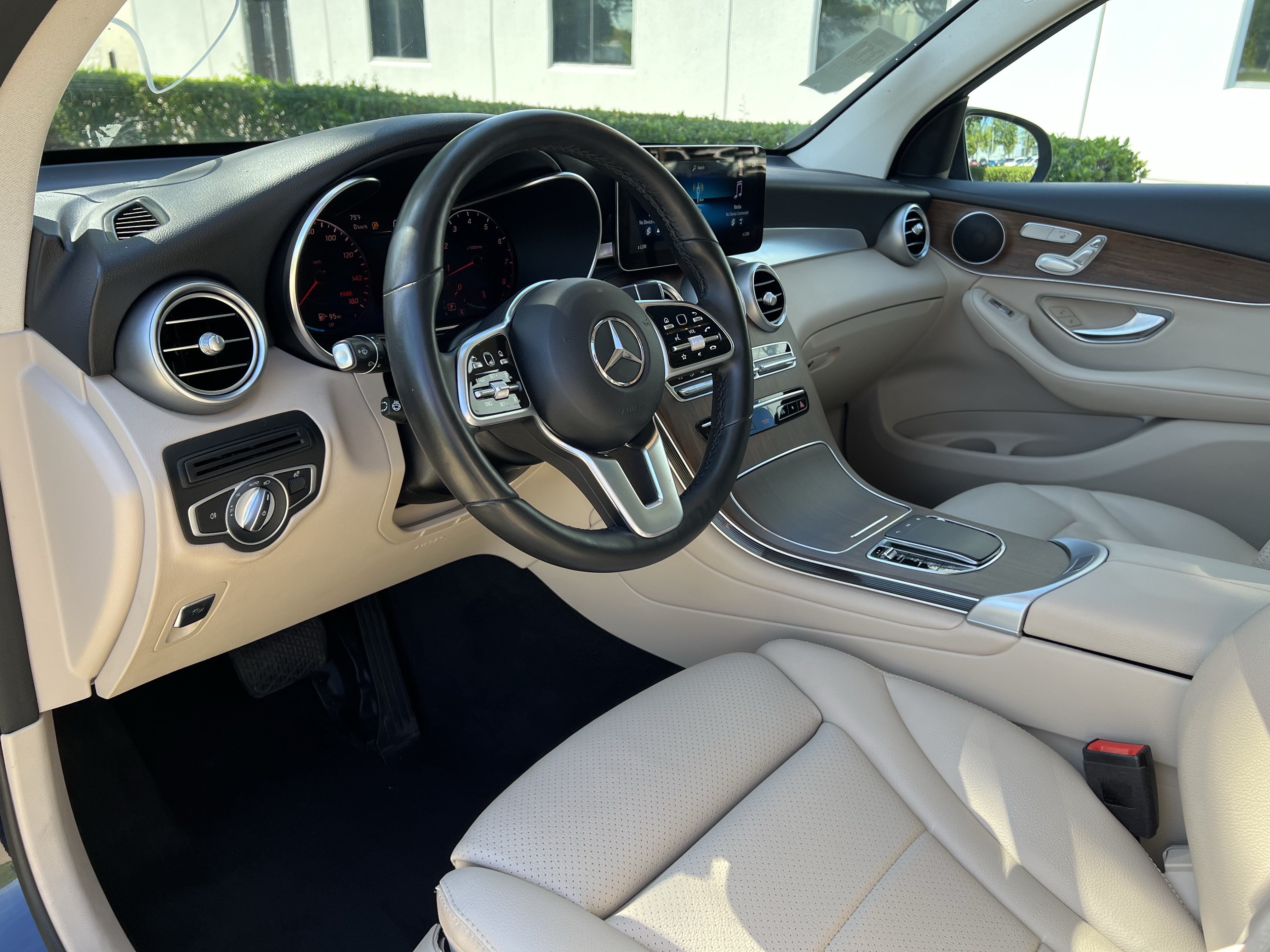 Used 2022 Mercedes-Benz GLC 300 4MATIC w/ Premium Package Lite image 17