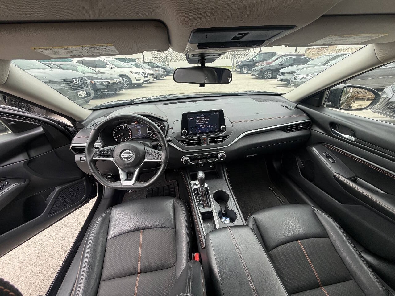 Used 2022 Nissan Altima 2.5 SR w/ Midnight Edition Package FWD image 11