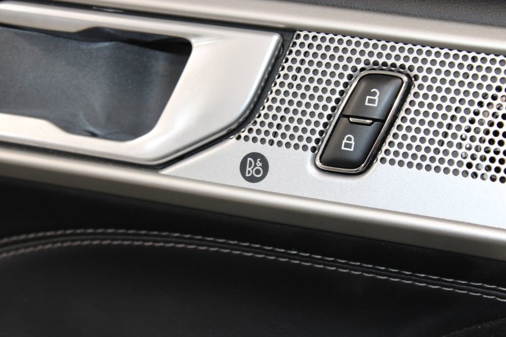 Used 2023 Ford Explorer Limited image 27