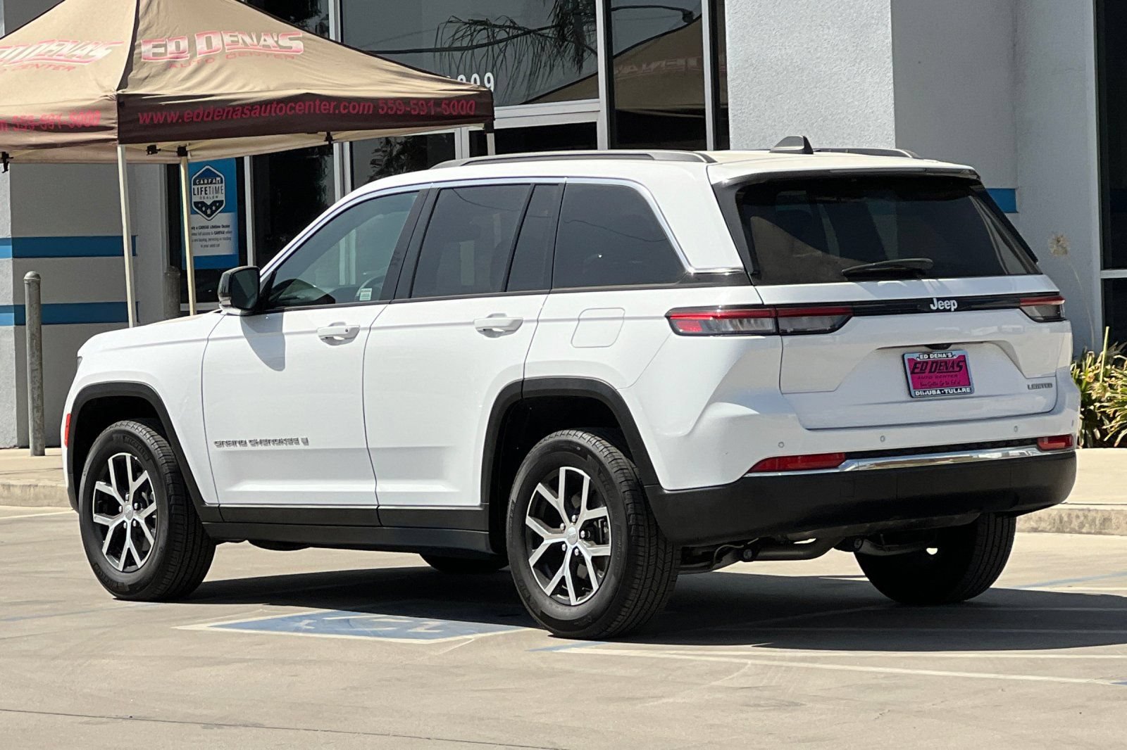 Used 2024 Jeep Grand Cherokee Limited RWD image 7