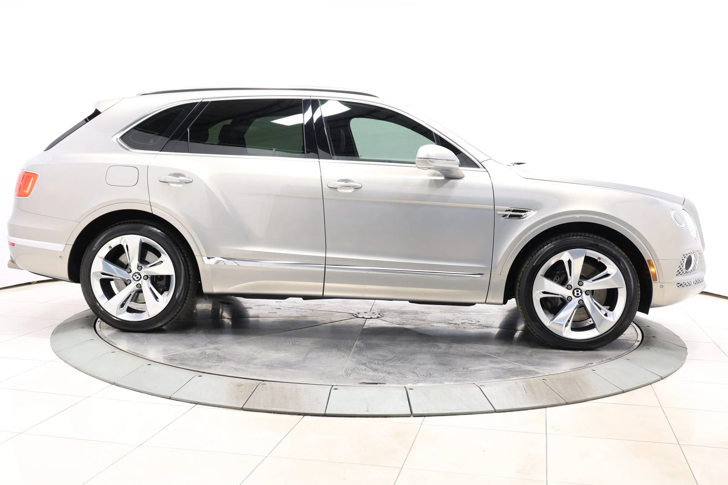 Used 2018 Bentley Bentayga Onyx Edition AWD/4WD image 83