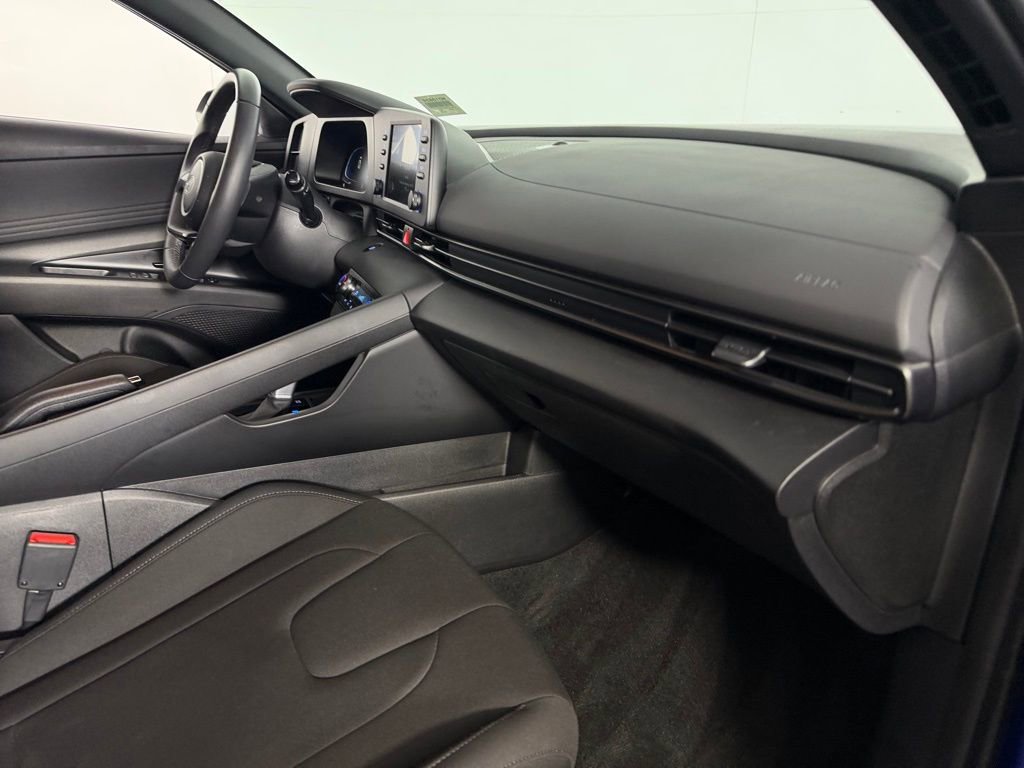 Used 2025 Hyundai Elantra Sport image 30