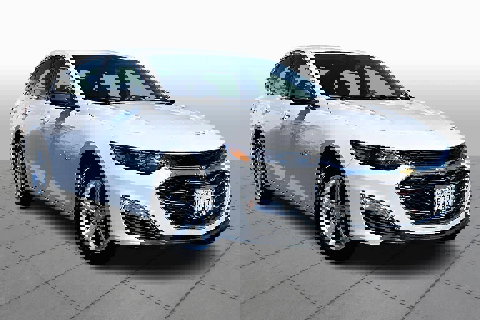 Used 2023 Chevrolet Malibu LS image 2