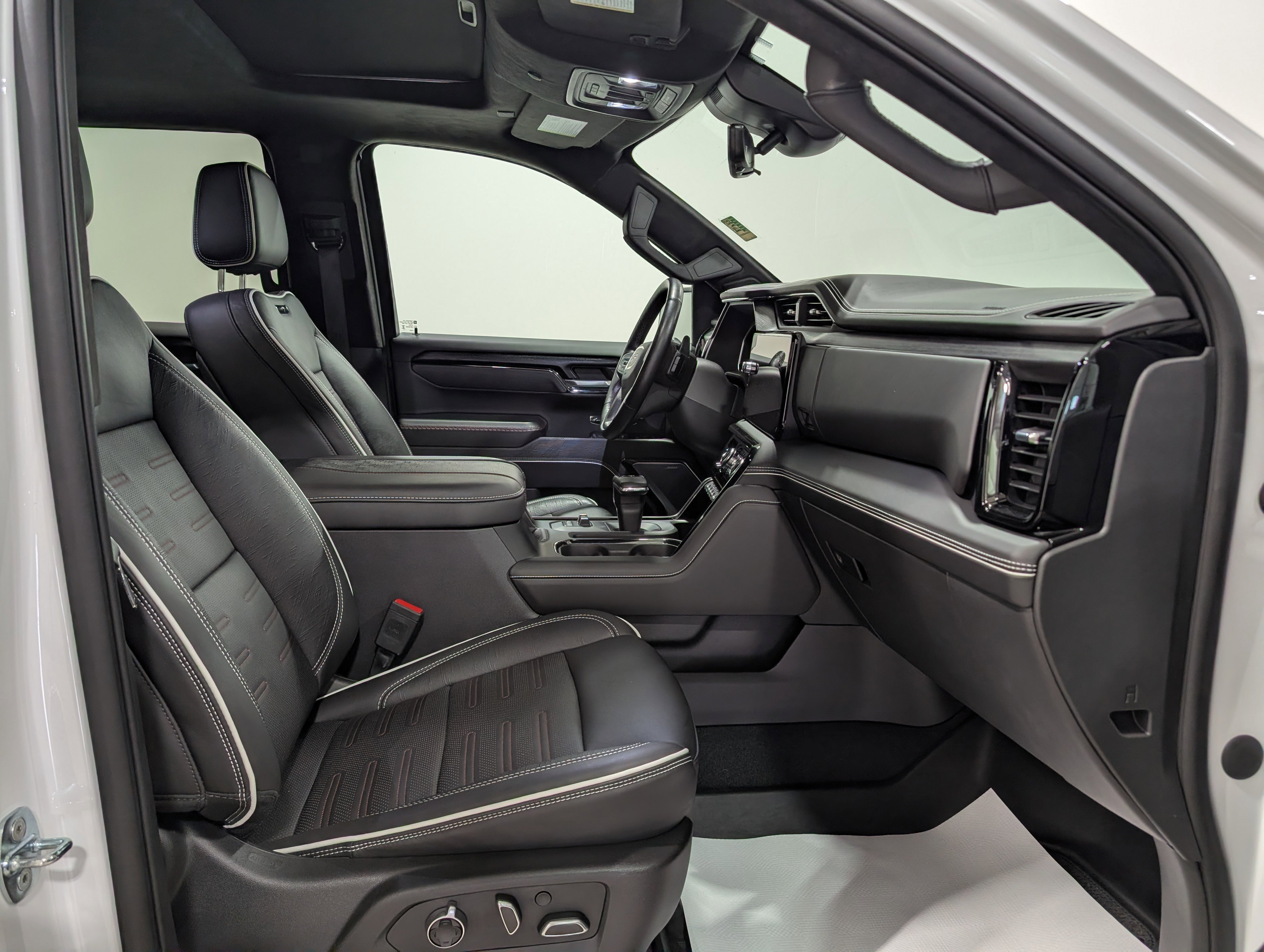 Used 2023 GMC Sierra 1500 AT4X image 21