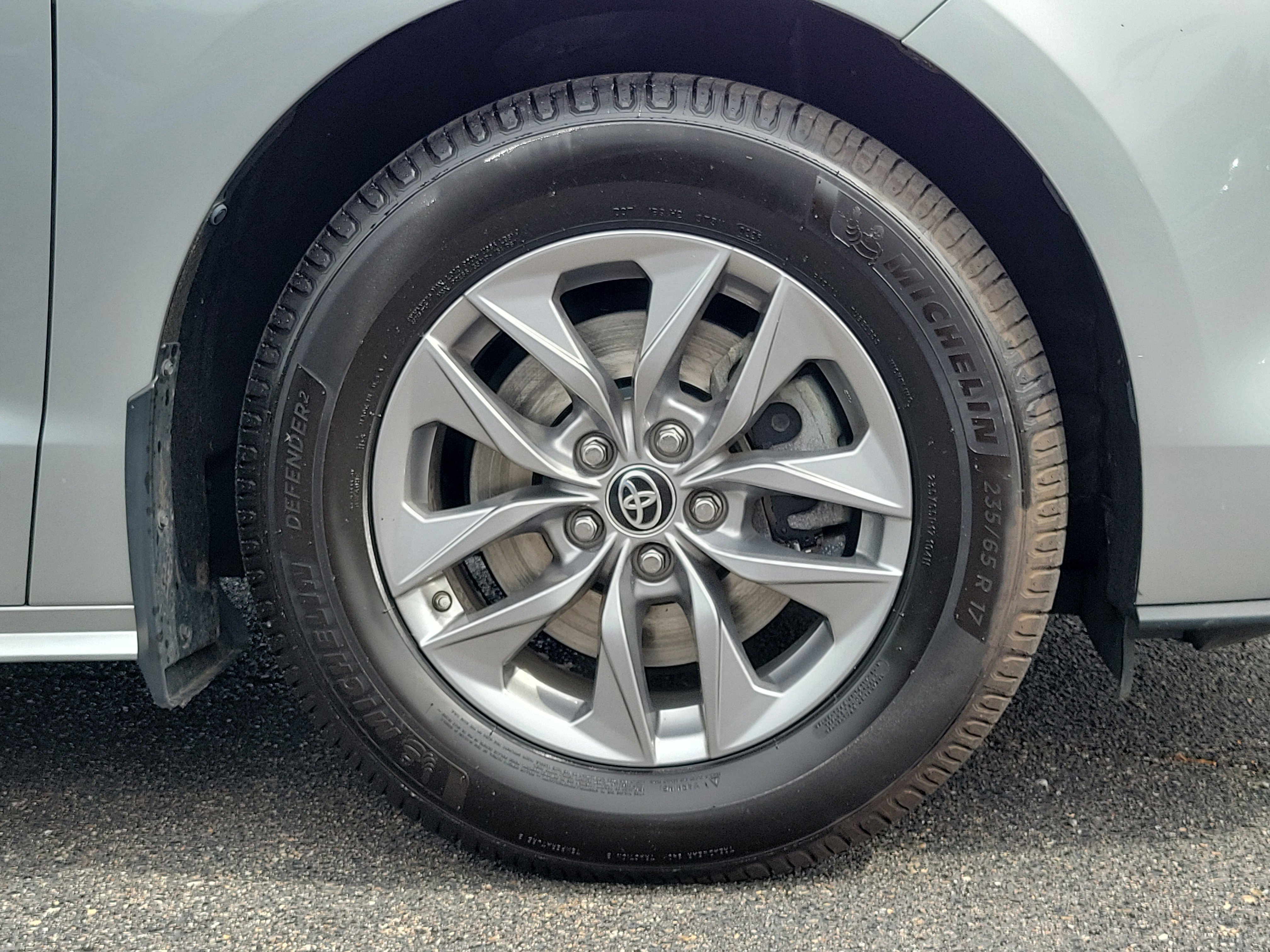 Used 2021 Toyota Sienna XLE w/ XLE Plus Package AWD/4WD image 5