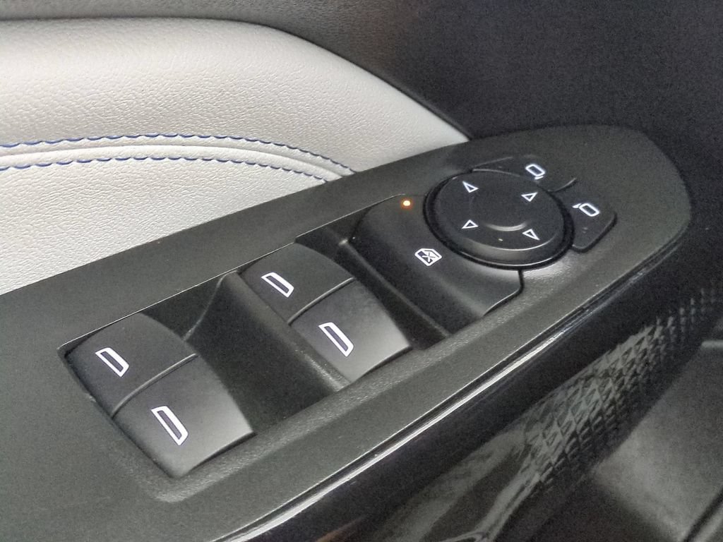Used 2025 Chevrolet Trax LT FWD image 34