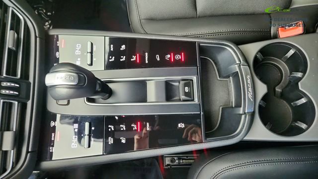 Used 2024 Porsche Macan image 49