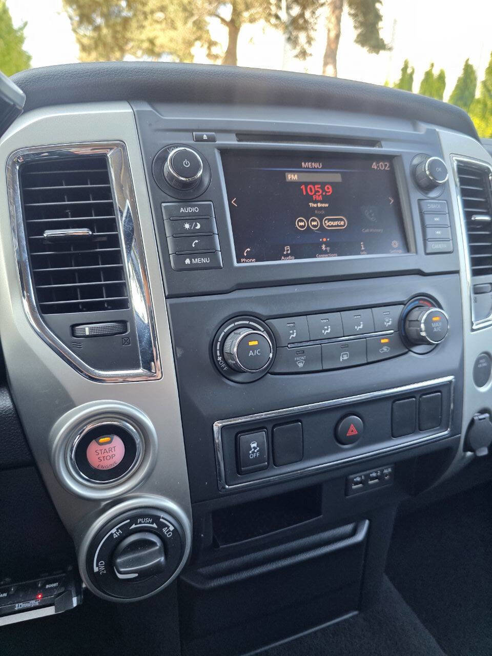 Used 2019 Nissan Titan SV image 13