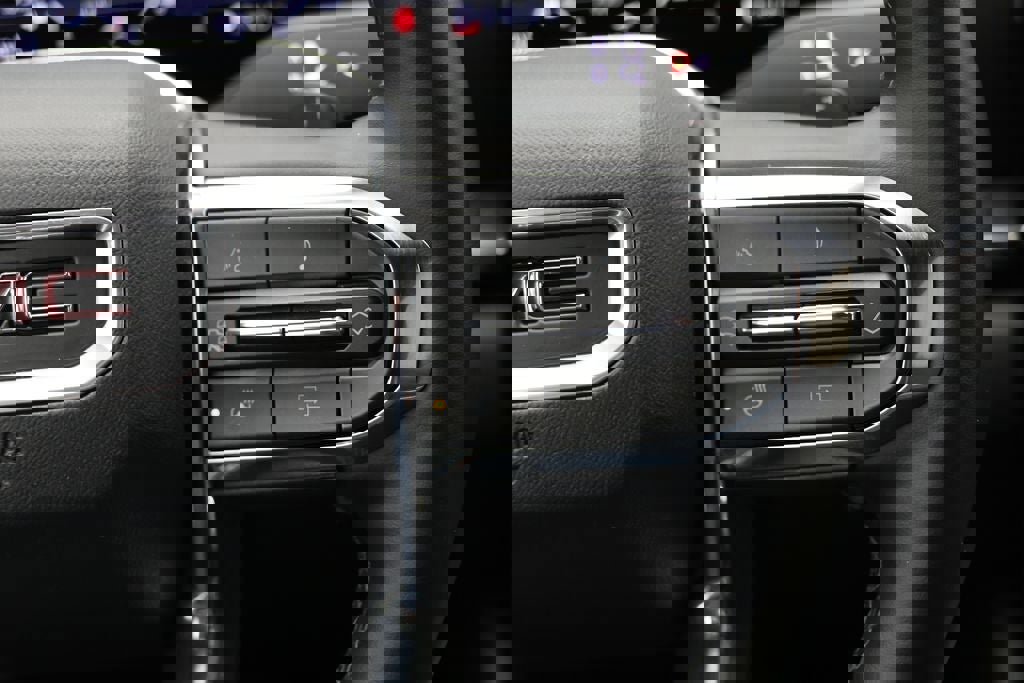 Used 2025 GMC Terrain Elevation image 20