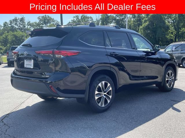 Used 2021 Toyota Highlander XLE AWD/4WD image 5