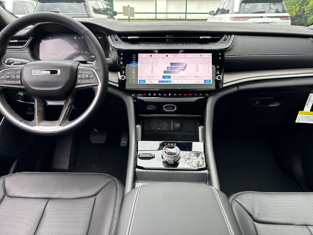 New 2027 Jeep Grand Cherokee Limited AWD/4WD image 12
