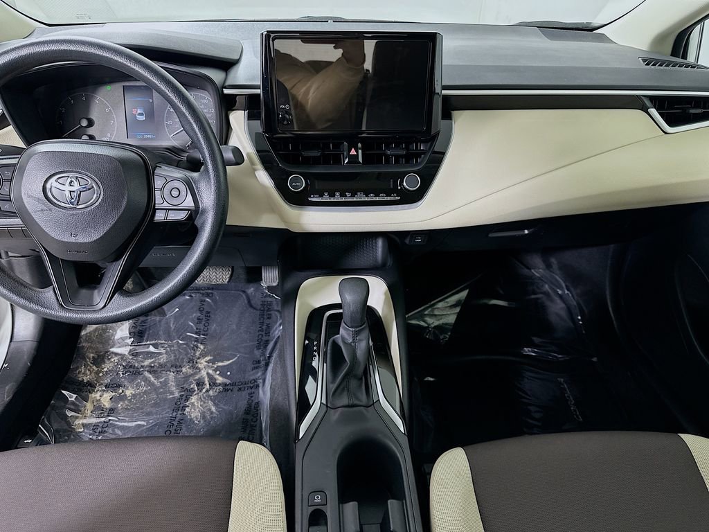 Used 2025 Toyota Corolla LE image 18