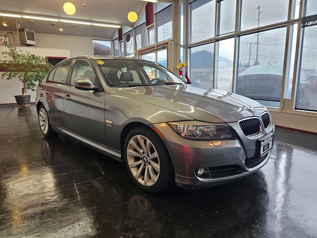 Used 2011 BMW 328i xDrive Sedan AWD/4WD image 1
