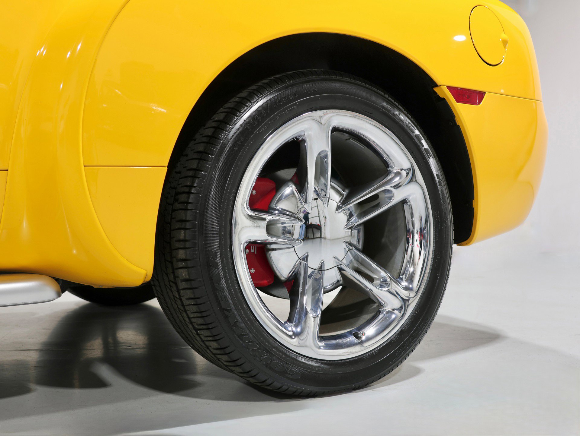 Used 2005 Chevrolet SSR 6 Speed Manual - Only 12K Mile w/ Preferred Equipment Group image 37