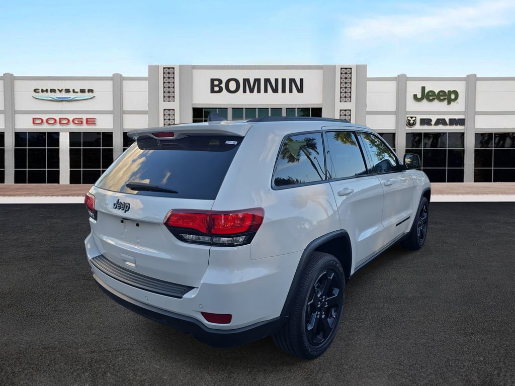Used 2019 Jeep Grand Cherokee Laredo image 3