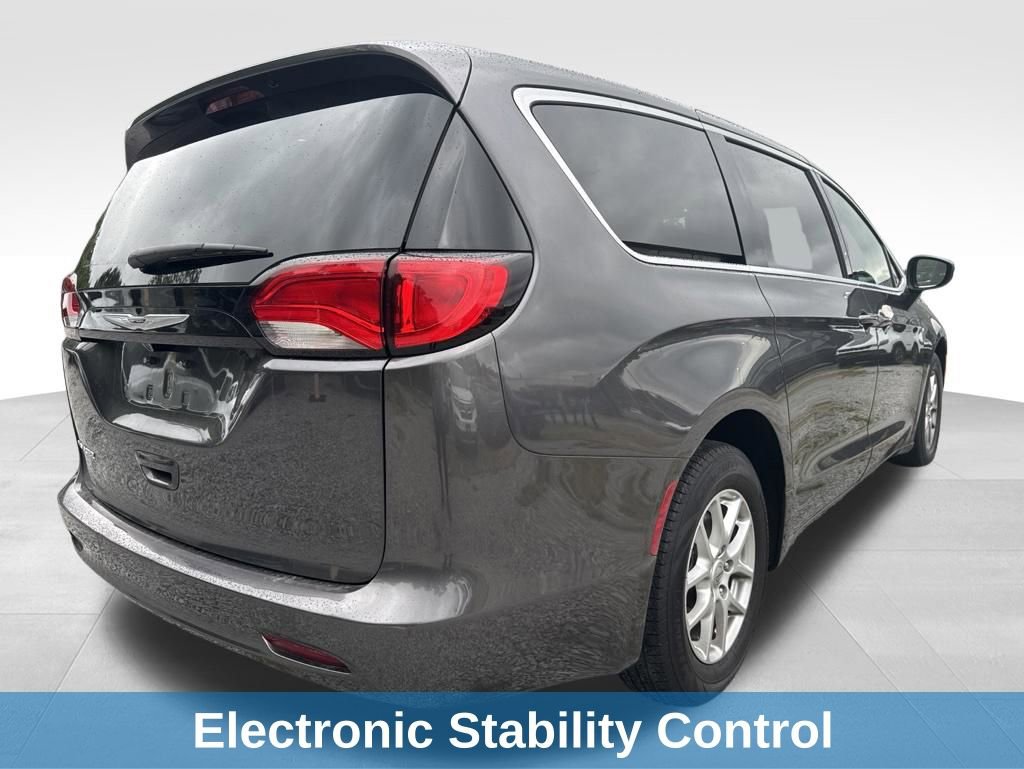 Used 2023 Chrysler Voyager LX FWD image 9