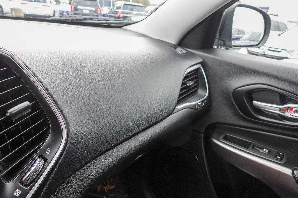 Used 2021 Jeep Cherokee Latitude Plus w/ Sun & Sound Group image 24