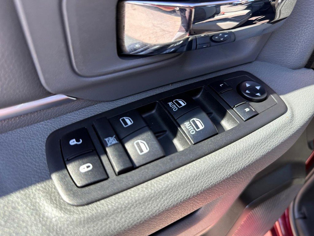 Used 2019 RAM 1500 Classic SLT image 35