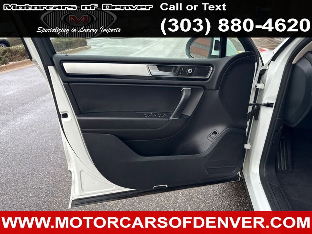 Used 2015 Volkswagen Touareg Sport AWD/4WD image 18
