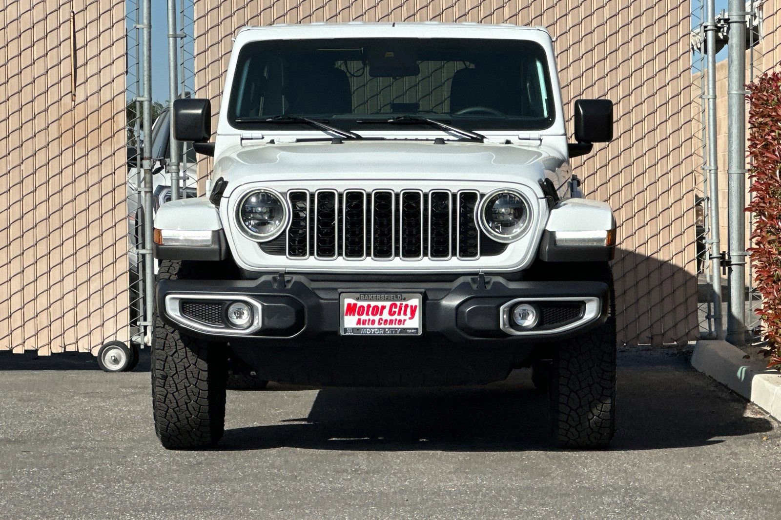 Used 2025 Jeep Wrangler Sahara image 9