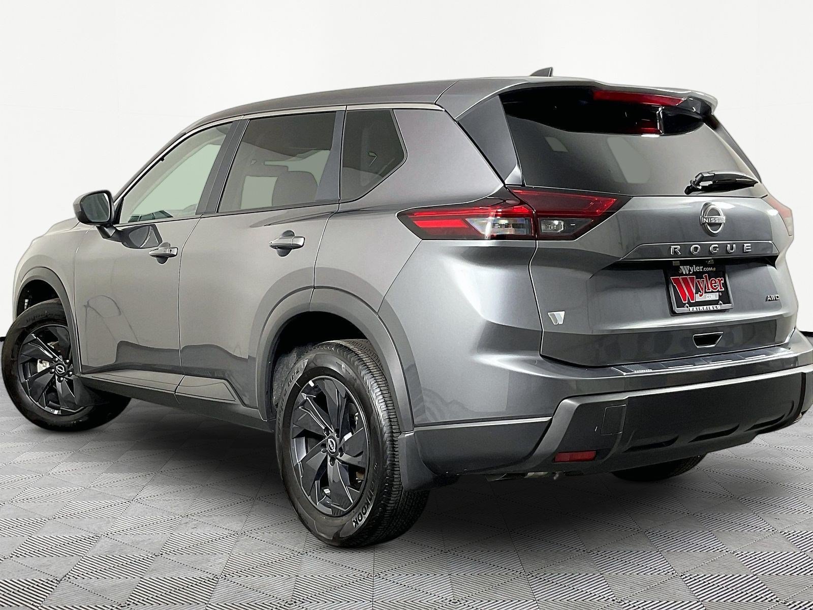 Used 2026 Nissan Rogue SV w/ Cold Weather Package AWD/4WD image 4