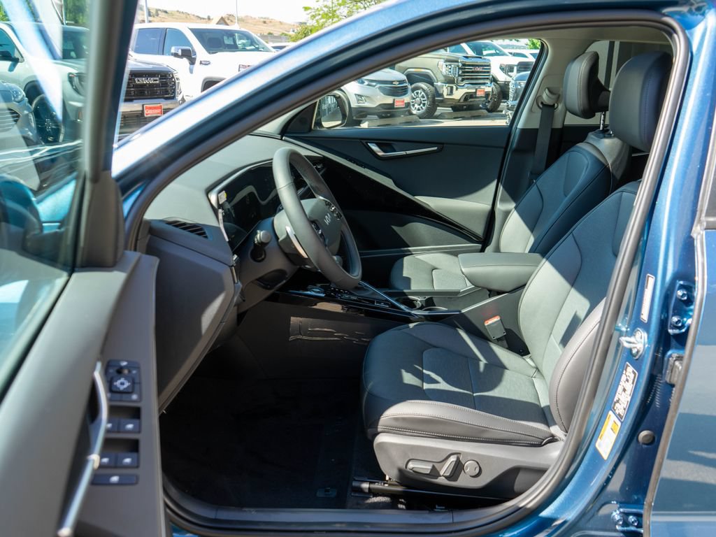 New 2026 Kia Niro SX Touring FWD image 11