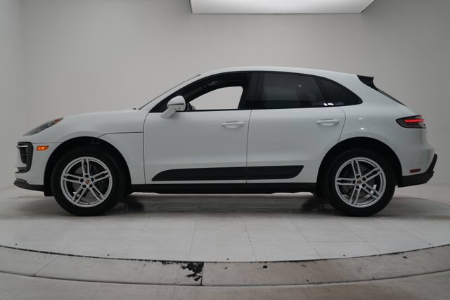 Certified 2026 Porsche Macan AWD/4WD image 6