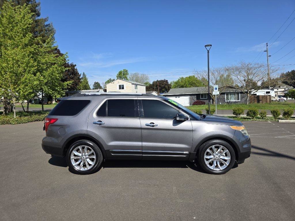 Used 2014 Ford Explorer XLT w/ Equipment Group 202A FWD image 4