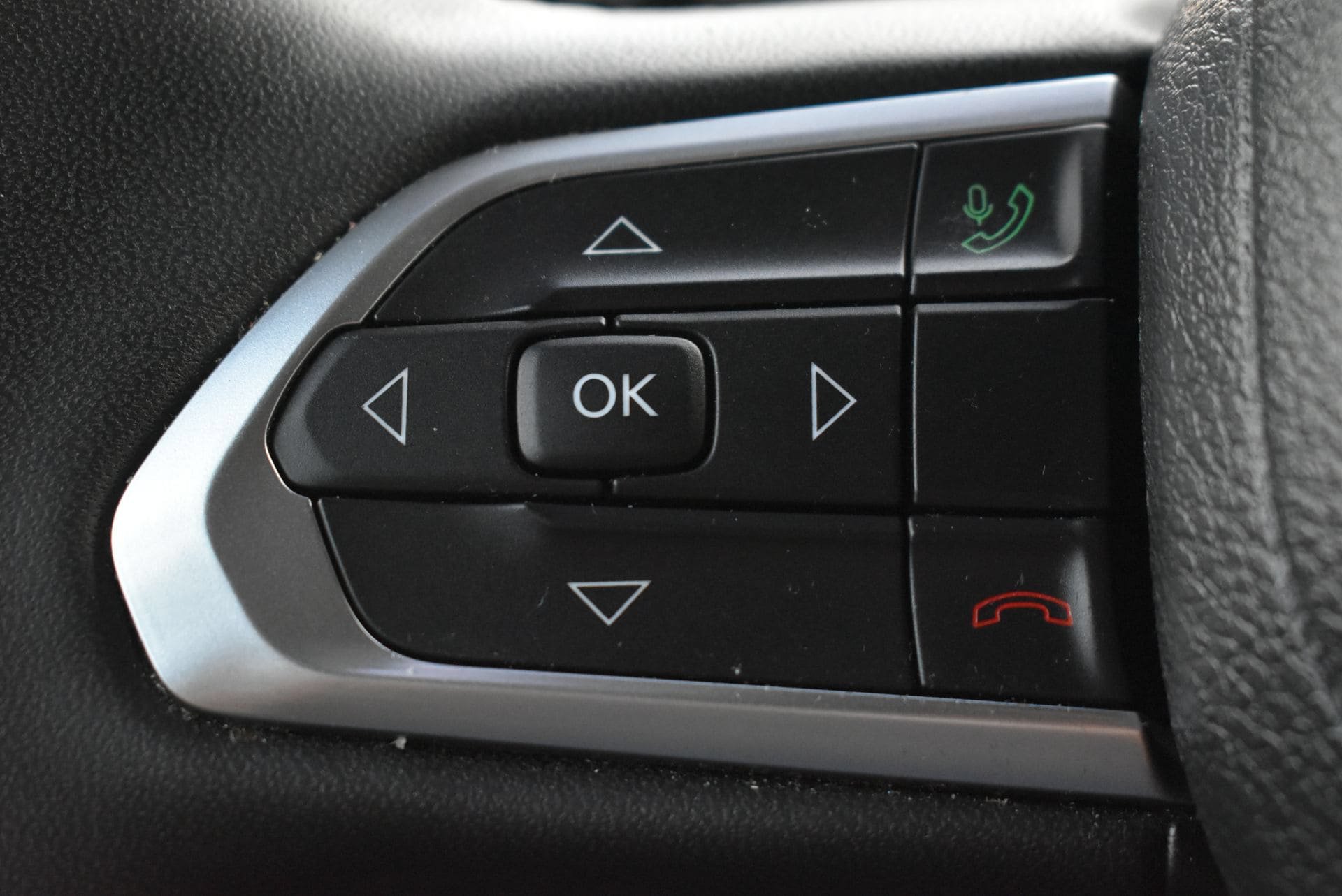 Used 2023 Jeep Compass Latitude w/ Sun and Sound Group AWD/4WD image 20