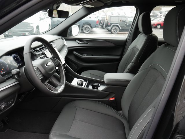 New 2025 Jeep Grand Cherokee Laredo X w/ Luxury Tech Group I image 2