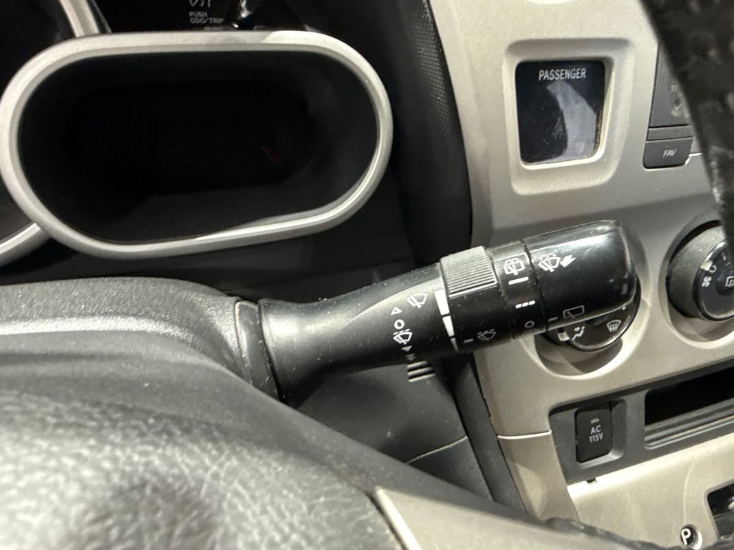 Used 2010 Pontiac Vibe AWD w/ Sun And Sound Package image 78