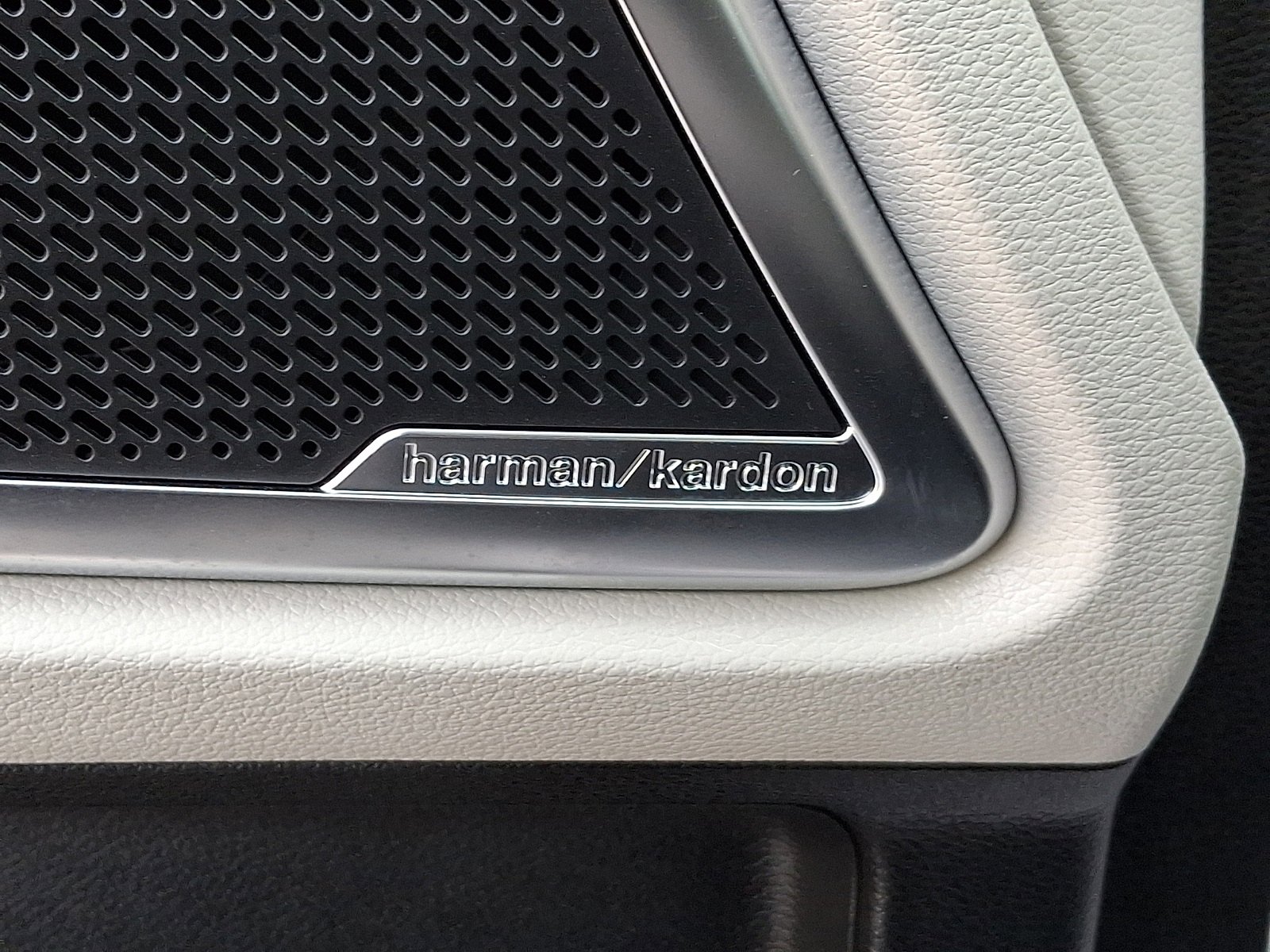 Used 2024 Kia Telluride SX w/ Towing Package image 32