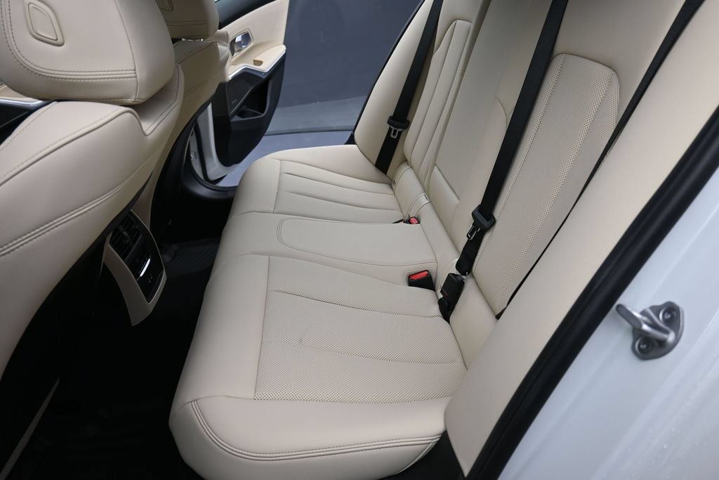 New 2026 BMW 330i xDrive Sedan w/ Premium Package AWD/4WD image 17