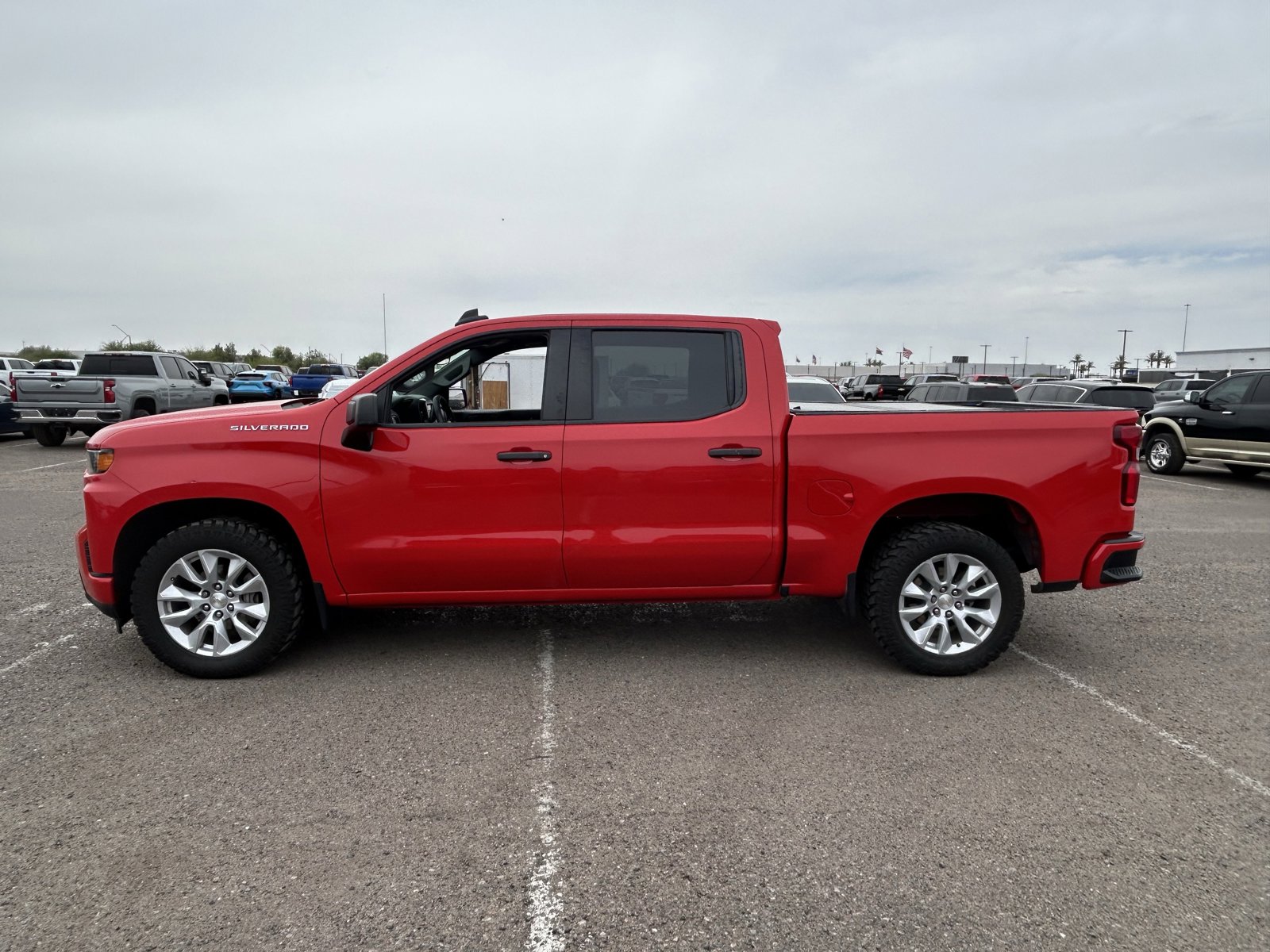 Used 2022 Chevrolet Silverado 1500 Custom RWD image 2