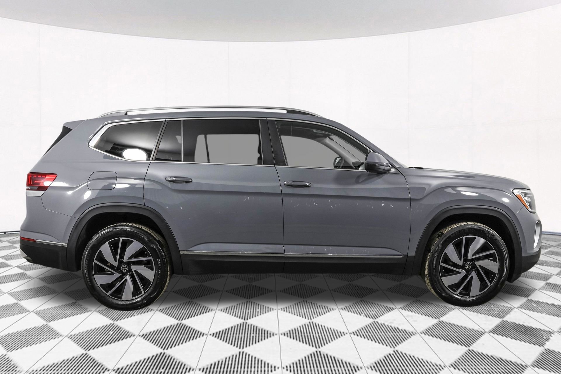 Used 2025 Volkswagen Atlas SEL image 16