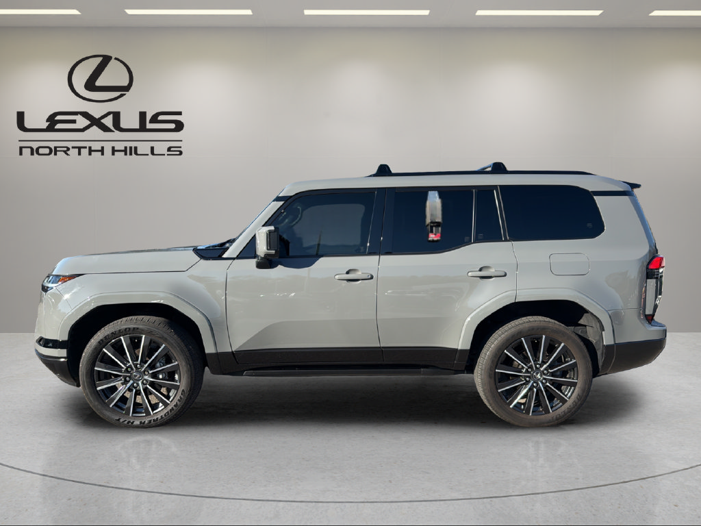 Used 2025 Lexus GX 550 w/ Accessory Package (2T) AWD/4WD image 9