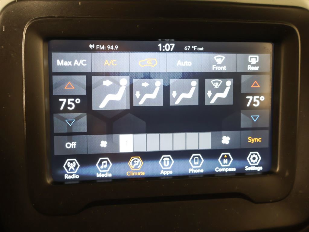 Used 2019 Jeep Renegade Latitude FWD image 39