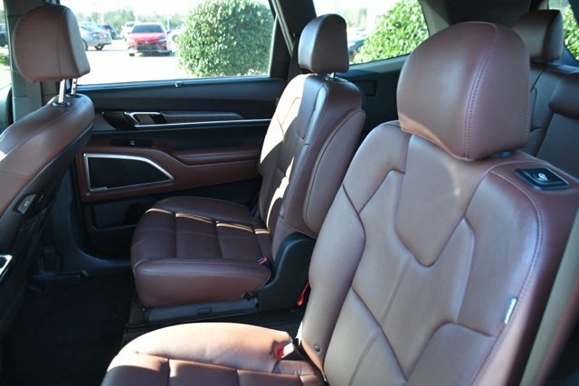 Used 2023 Kia Telluride EX w/ EX Captain's Chair Package image 13