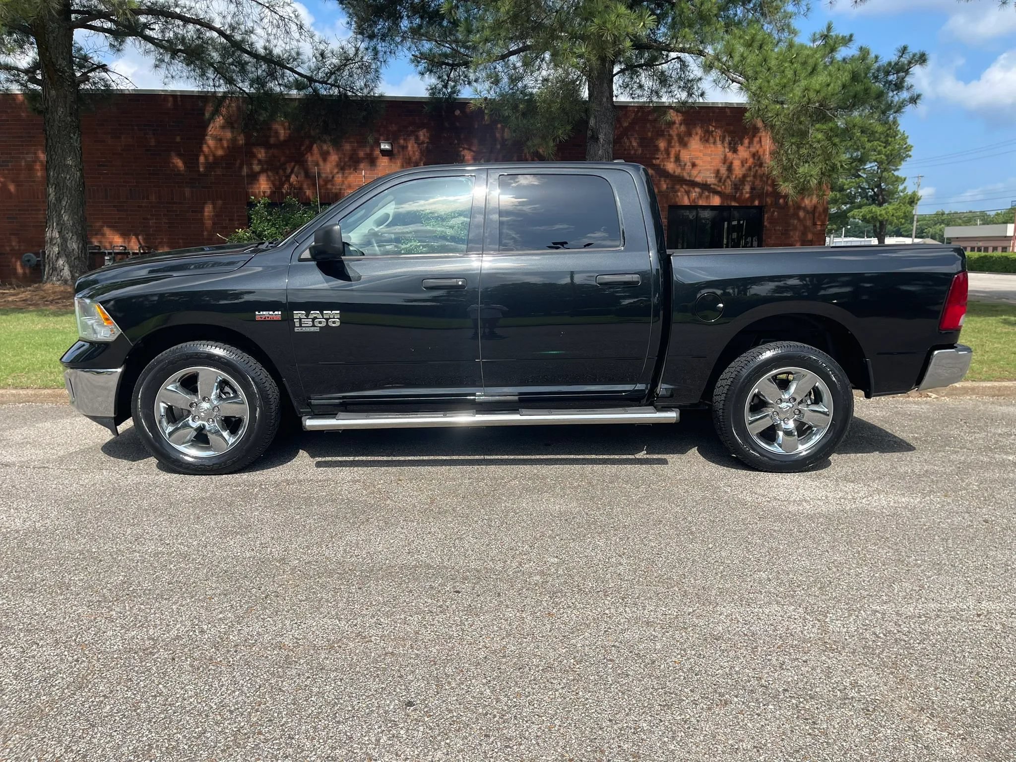 Used 2019 RAM 1500 Tradesman w/ Tradesman SXT Package AWD/4WD image 2