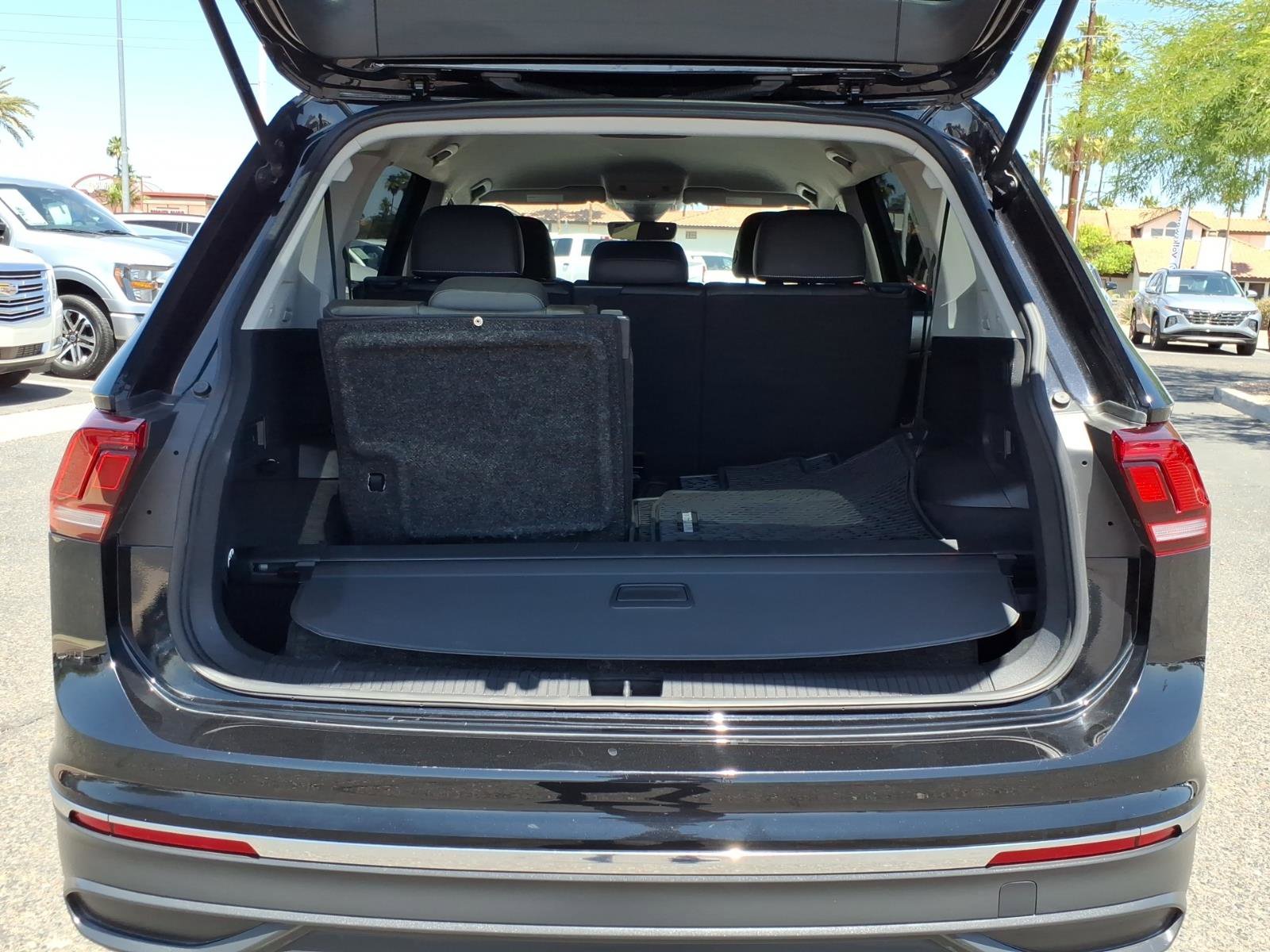 Certified 2022 Volkswagen Tiguan SE FWD image 16