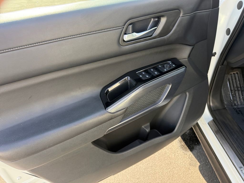 Used 2023 Nissan Pathfinder SL w/ SL Premium Package image 11