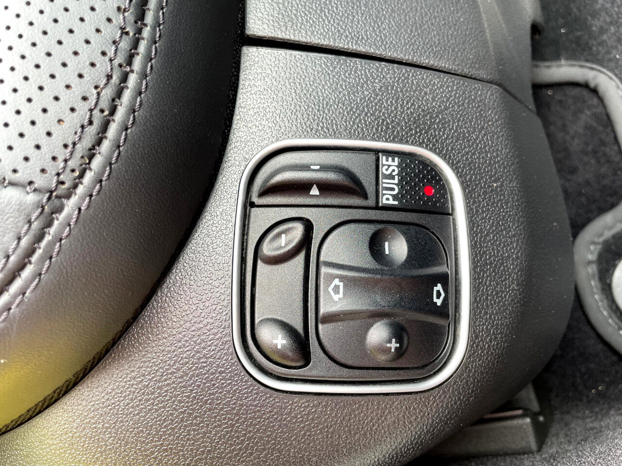 Used 2009 Mercedes-Benz SL 550 image 13