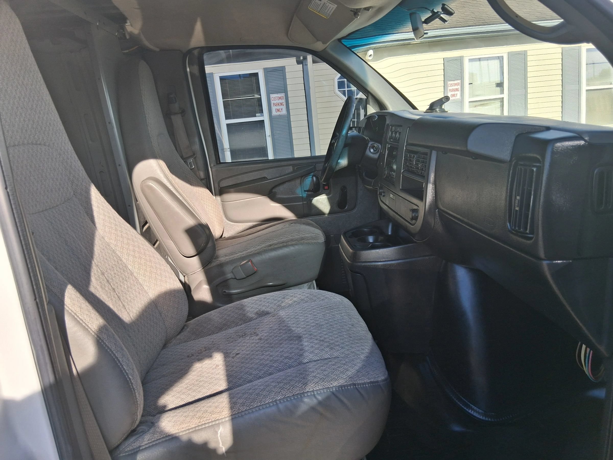 Used 2012 Chevrolet Express 1500 RWD image 15