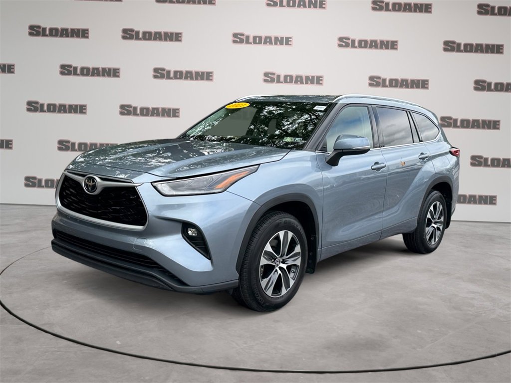 Used 2021 Toyota Highlander XLE image 1
