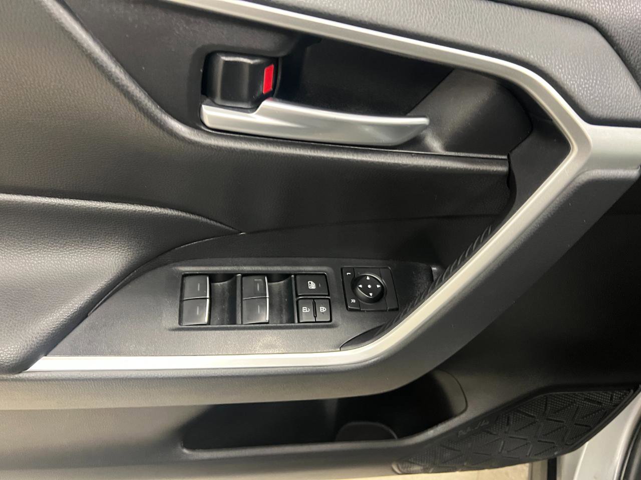 Used 2024 Toyota RAV4 XLE image 31