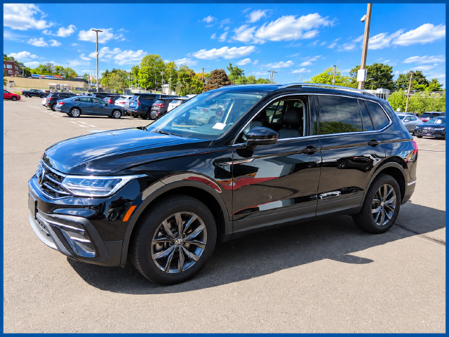Used 2023 Volkswagen Tiguan SE AWD/4WD image 1