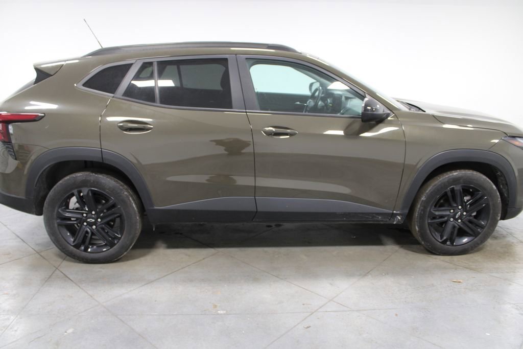 Used 2024 Chevrolet Trax ACTIV w/ Sunroof Package FWD image 11