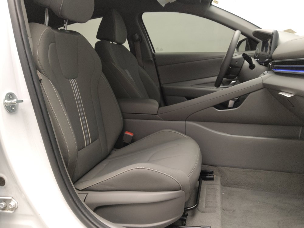 Used 2024 Hyundai Elantra SEL image 21